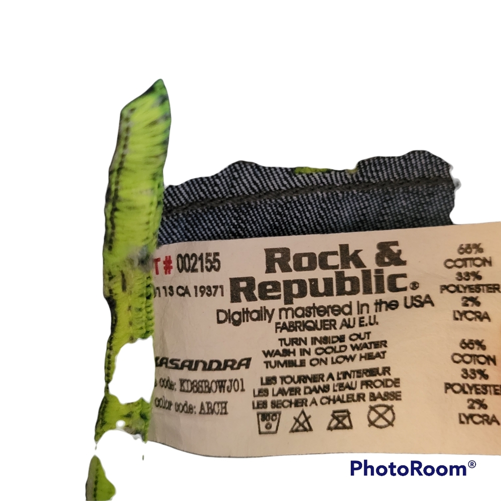 Rock & Republic Mid Rise Flare Leg 25 - Picture 10 of 11